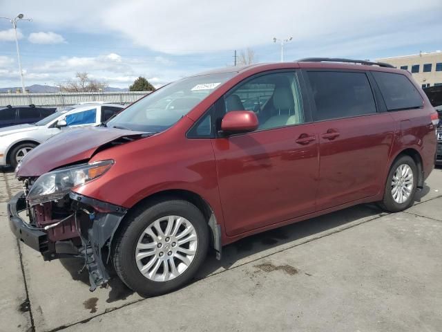 2013 Toyota Sienna XLE