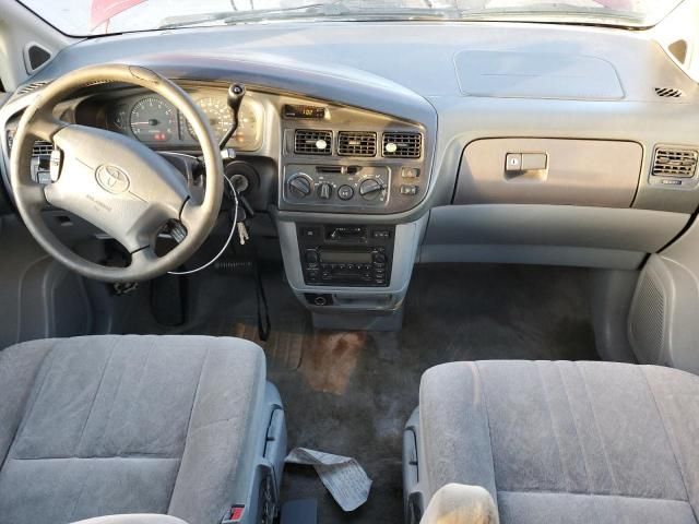 2000 Toyota Sienna LE