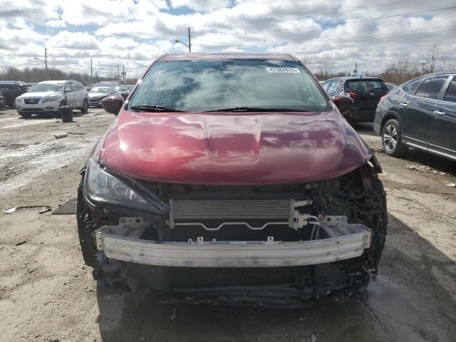 2020 Chrysler Voyager L