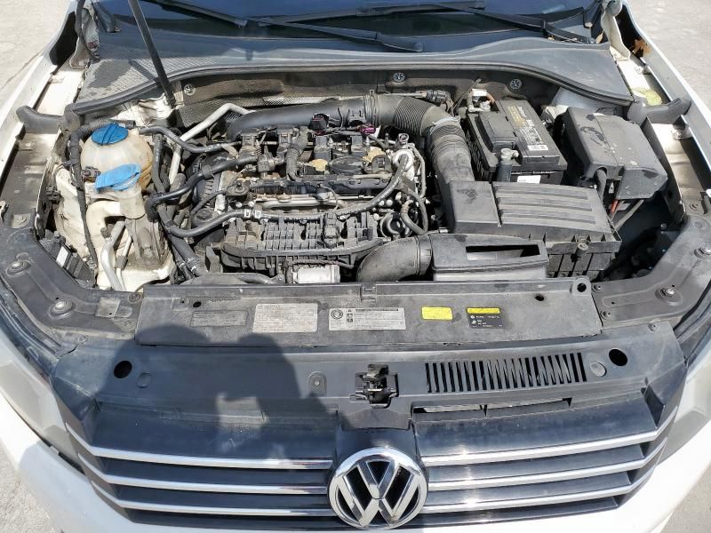 2015 Volkswagen Passat SE