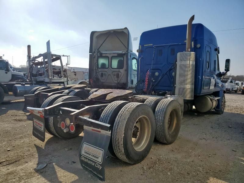 2012 Freightliner Cascadia 125