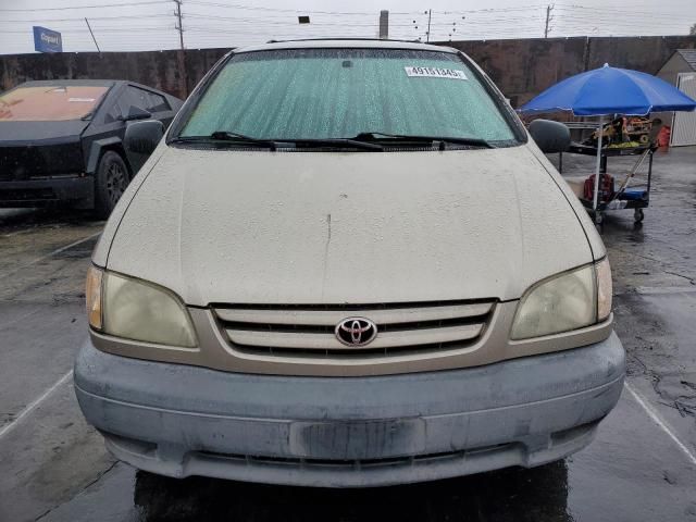 2001 Toyota Sienna LE