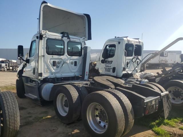 2015 Freightliner Cascadia 125