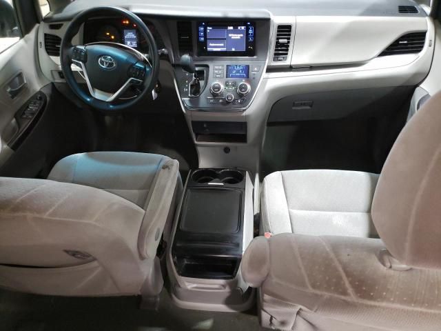 2017 Toyota Sienna LE