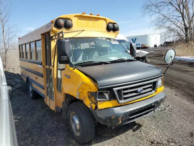 2004 Ford Econoline E350 Super Duty Cutaway Van