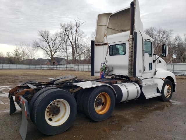 2013 Kenworth T600 Semi Truck