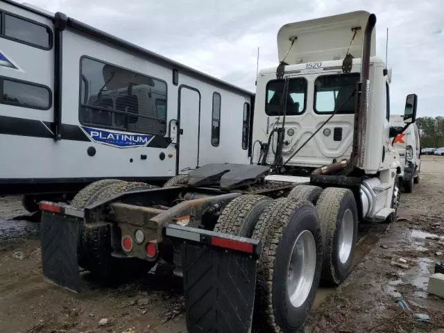 2012 Freightliner Cascadia 125