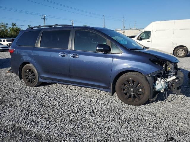 2018 Toyota Sienna XLE