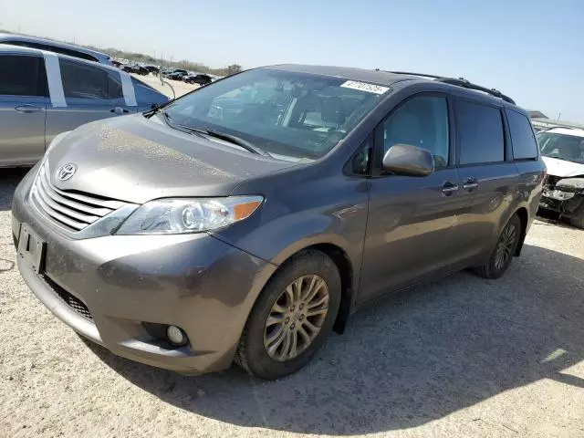 2015 Toyota Sienna XLE