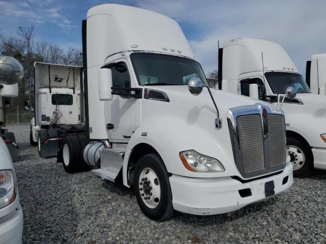 2014 Kenworth T680 Semi Truck