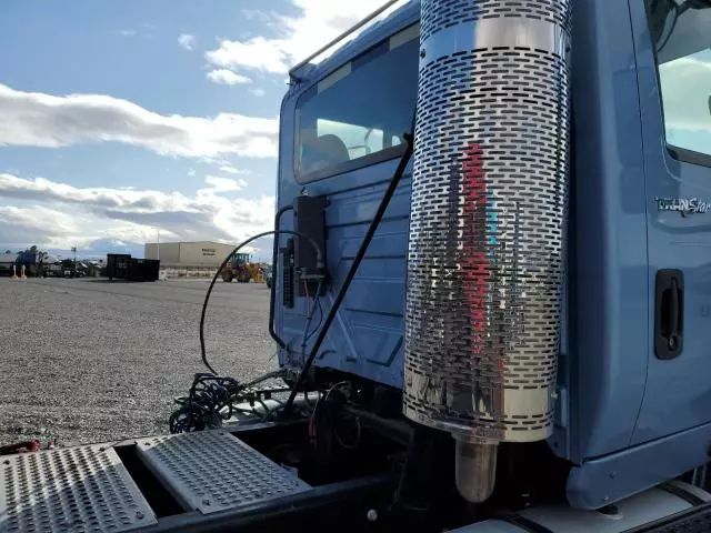 2013 International 8600 Semi Truck