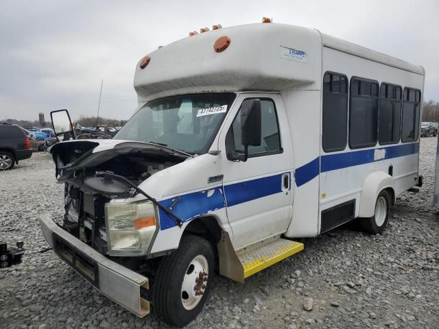 2011 Ford Econoline E350 Super Duty Cutaway Van