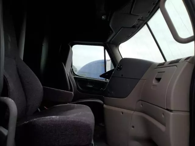 2018 Freightliner Cascadia Semi Truck