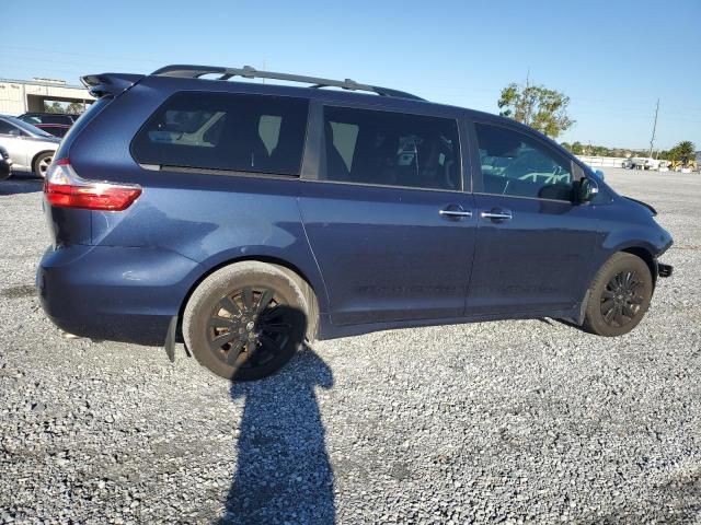 2018 Toyota Sienna XLE