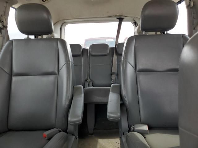 2010 Volkswagen Routan SE