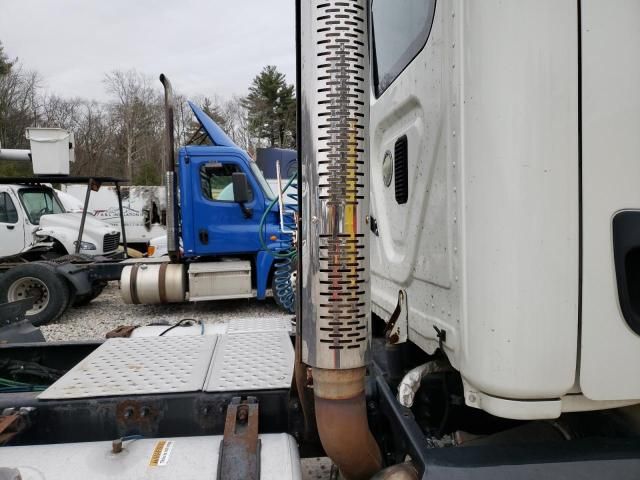 2015 Freightliner Cascadia 113