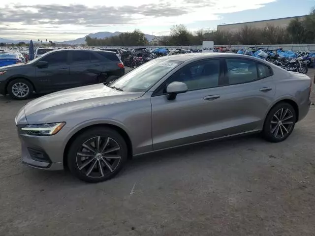 2021 Volvo S60 T6 Momentum