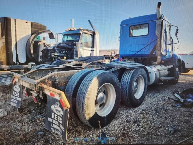 2005 Mack 600 CXN600