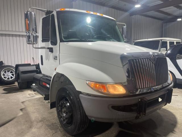 2004 International 4000 4300