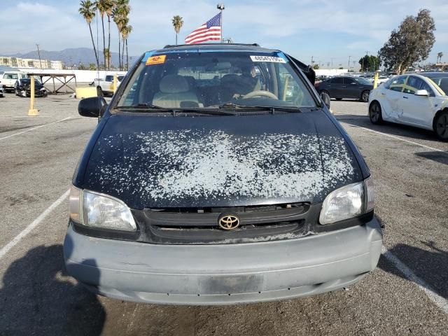 2000 Toyota Sienna LE