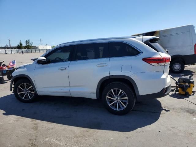 2017 Toyota Highlander SE