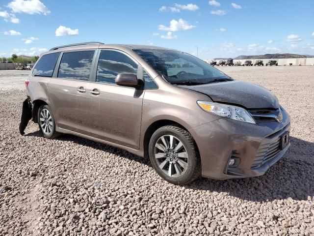 2018 Toyota Sienna XLE