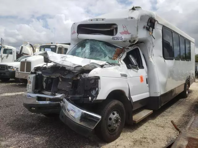 2017 Ford Econoline E450 Super Duty Cutaway Van