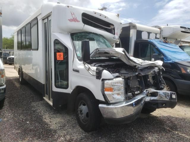 2017 Ford Econoline E450 Super Duty Cutaway Van