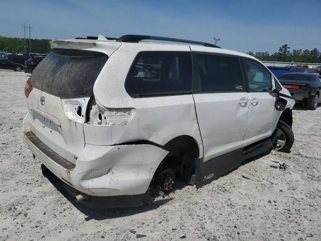 2019 Toyota Sienna LE