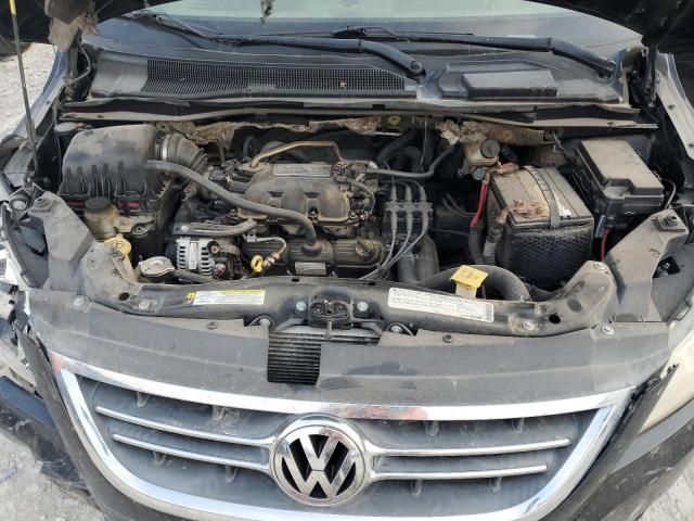 2010 Volkswagen Routan SE