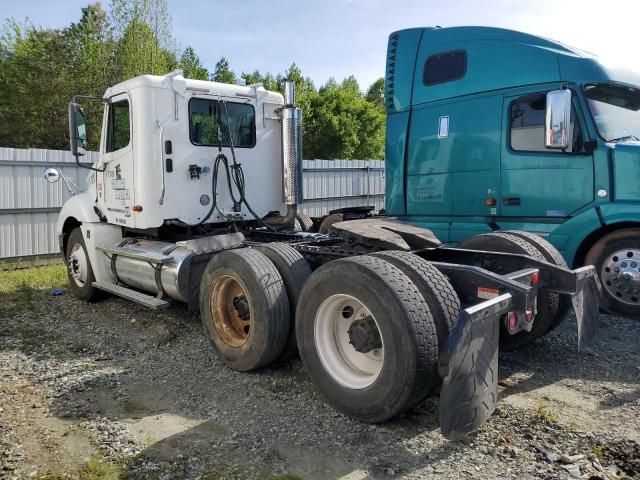 2004 Freightliner Conventional Columbia