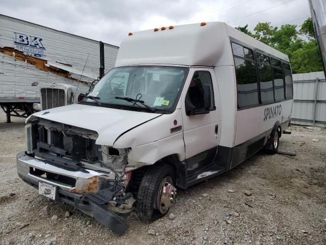 2010 Ford Econoline E450 Super Duty Cutaway Van