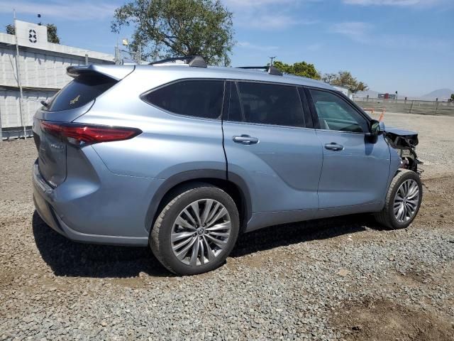 2022 Toyota Highlander Hybrid Platinum