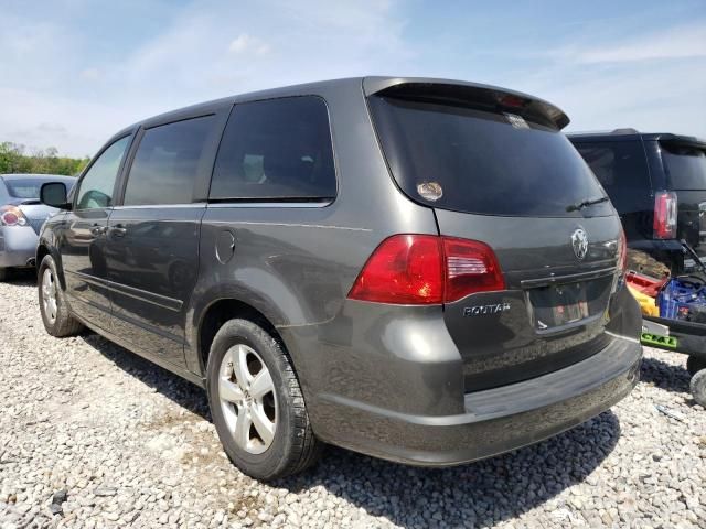 2010 Volkswagen Routan SE