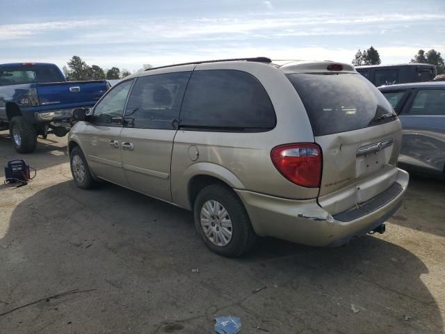 2005 Chrysler Town & Country LX