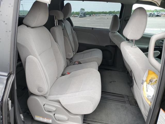 2017 Toyota Sienna LE