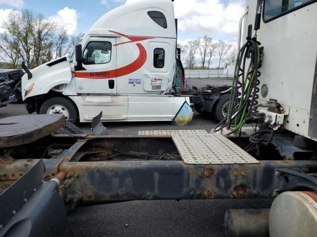 2007 Freightliner Conventional Columbia