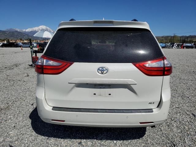 2018 Toyota Sienna XLE