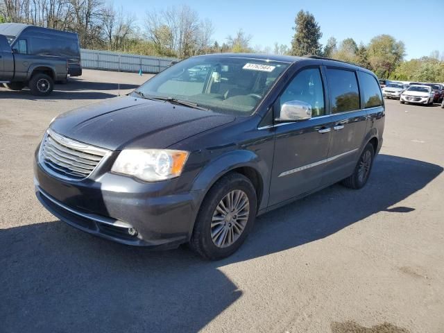 2013 Chrysler Town & Country Touring L