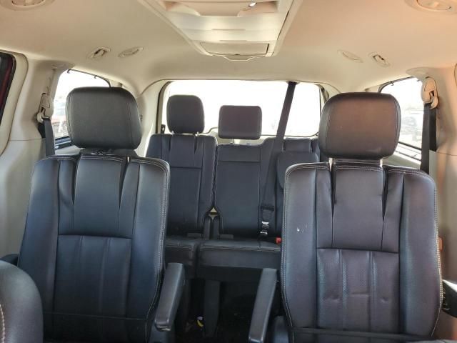 2014 Chrysler Town & Country Touring L