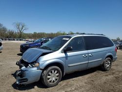 Vehiculos salvage en venta de Copart Des Moines, IA: 2005 Chrysler Town & Country Touring