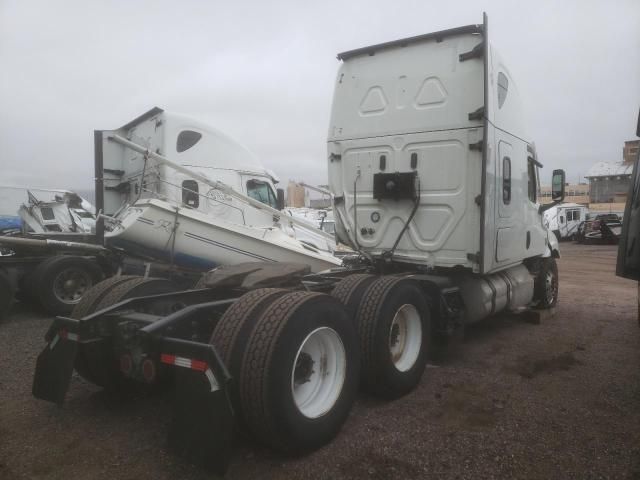 2021 Freightliner Cascadia 126