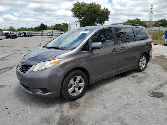 2013 Toyota Sienna LE