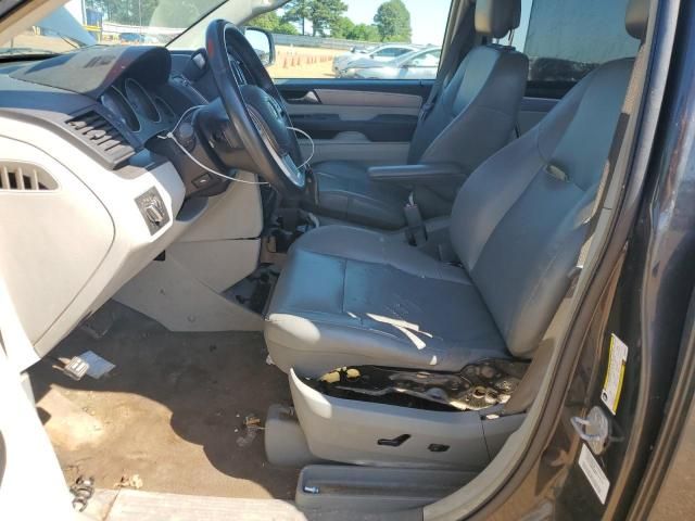 2012 Volkswagen Routan SE