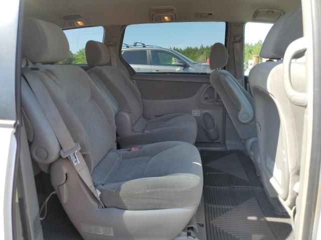 2004 Toyota Sienna XLE