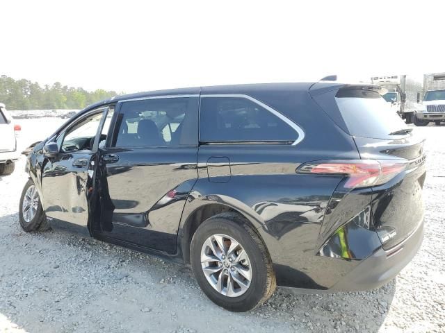 2021 Toyota Sienna LE