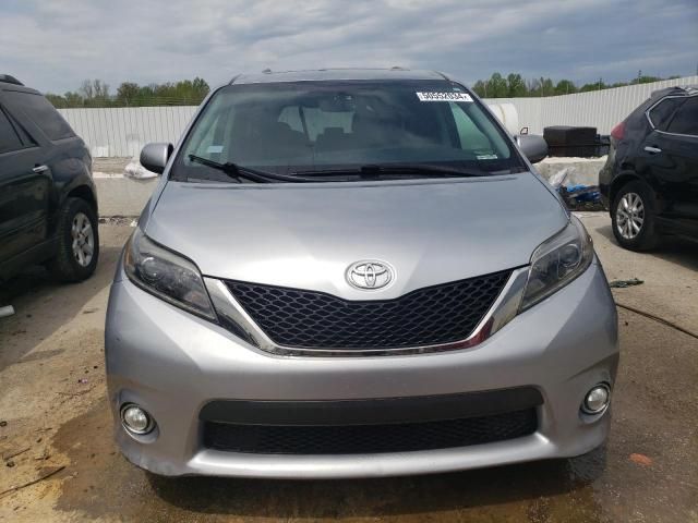 2016 Toyota Sienna SE