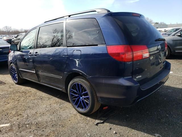 2004 Toyota Sienna XLE