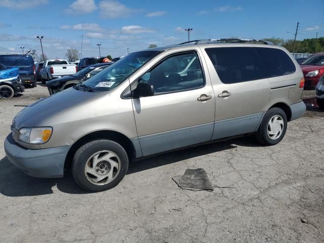 2000 Toyota Sienna LE