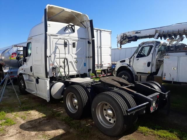 2016 Freightliner Cascadia 113